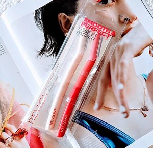 How I Shave My Face With A Tinkle Razor - Blush & Pearls