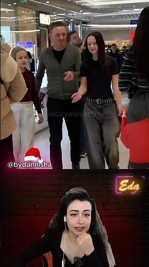 🔥 The Woman Rocks Her Street Style with an Incredible ‘Carry Me’ Costume! #streetstyle #costume