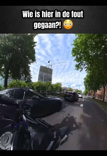 Fietser en motorrijder hebben aanrijding 😱 #nieuws #fiets #motor #nederland #fyp