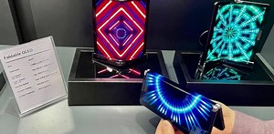 360度パカッと自由に折りたためるスマホディスプレイ。今後は低価格スマホにも導入されるか？