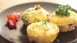 OMELETTE MUFFINS (via RobinReichTV) | Tastemade