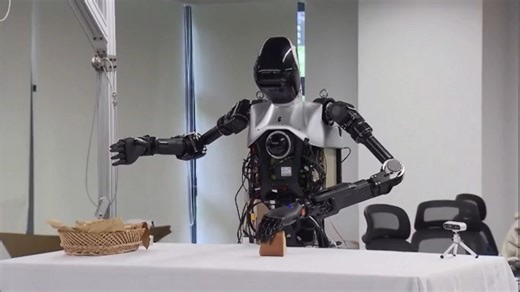 【Life-size humanoid robot Qinglong shows off skills as it debuts at WAIC 2024】 A life-size humanoid robot known as Qinglong made its debut at the 2024 World AI Conference (WAIC) in east China's Shanghai Municipality on Thursday, impressing attendees with its wide range of motion and human-like capabilities. The open-source general-purpose robot is one of the latest innovations to be displayed at the WAIC 2024 which is scheduled from Thursday to Sunday, with 500 exhibitors, including global giant