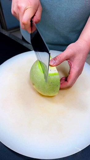 20K views · 198 reactions | Fruit cutting art #fruitcarving #knifeskills #art #fruitartist #creativity #decoration #creation #fruitart | Neha Art's | Facebook