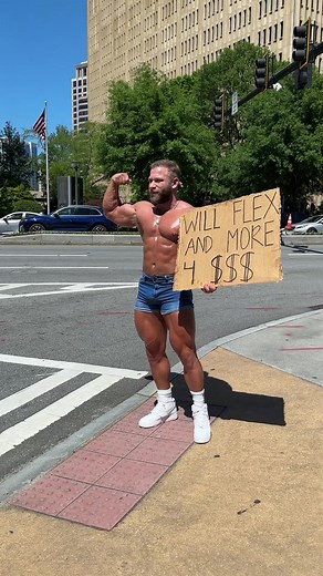 Just making a living 💪🏼 #muscles #flexchallenge #bodybuilder #lgbt