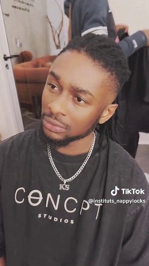 Coiffeur Expert en Nappylocks avec Technique de Locks - Barber Shop