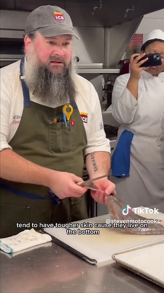 second part to Chef Leif @iceculinary demonstrating how to filet a flounder! I think he gives a great visual on how to get all of the flesh with the sharpening steel example and his method makes it easy to get everything off pretty simply. for those of you wondering the flexible knife he is talking about is a type of knife built in that shape, but this is possible with regular knives as well if you are more careful about getting close to the spine of the fish. another reminder that his way is de