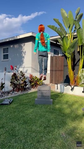 Chilling Stranger Things-Themed Halloween Replicas Decorate California Front Yard