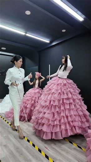 Kid models strike stunning poses with voluminous skirts and chairs! #bybacademy #daotaonguoimau #5G