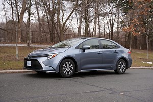 8 Best hybrid cars in Canada for fuel efficiency