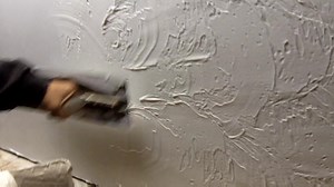 How to Do a Skip Trowel Texture