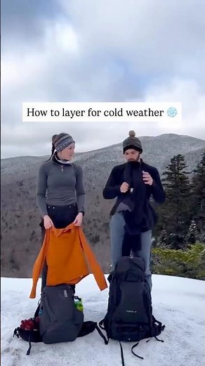 Our layering system that’s warm & cozy for winter hikes! ❄️🥾#winterhike #hiking #layering #winter