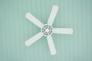 How to Remove Kitchen Grease on Ceiling Fan Blades