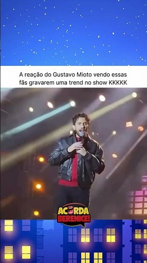 Gustavo Mioto's reaction when he saw these fans recording a trend at the show. 😂