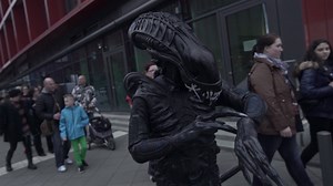 4.6K views · 82 reactions | Da trifft unser #Alien auf der Frankfurter Comic Con ja einige bekannte Gesichter! Wer von euch war da & wie hat euch die Comic Con gefallen? #AlienCovenant - ab 18.05 nur im Kino! | Alien Filme | Facebook