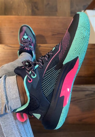 These Kyrie Irving basketball shoes are all that #Basketballshoe #sneakers #KyrieIrving #Basketball