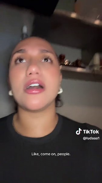 I love serving in snow storms ❤️ #server #serverlife #servertiktok | Server Life