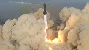 El cohete Starship de SpaceX explota en el aire durante su primer vuelo de prueba