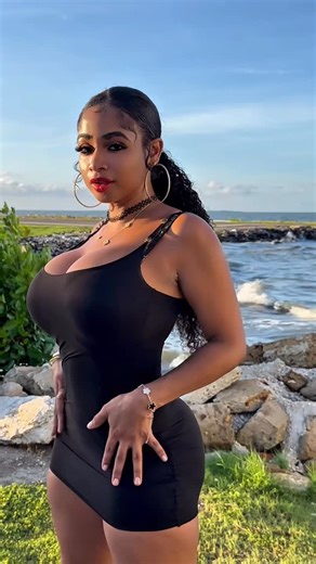 Shaniki Hernández on Instagram: "BTS: Rate me 1-10 pls be nice 😅💖"