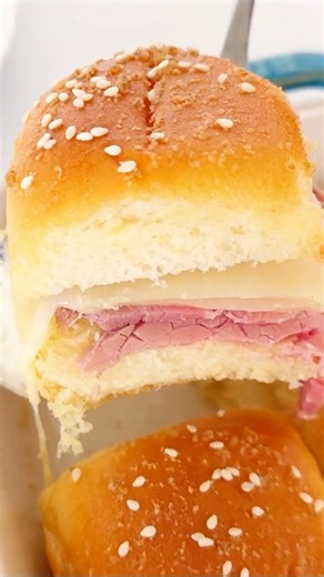 the easiest roast beef sliders #sliders #gameday