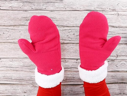 How To Make Fleece Mittens With Faux Fur Lining - Free Mitten Pattern ⋆ Hello Sewing