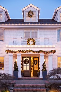 9 Stunning Outdoor Christmas Light Ideas