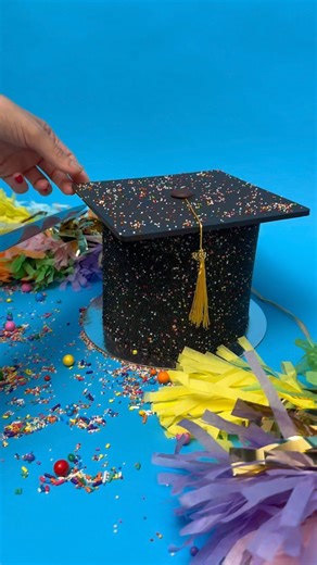 20K views · 275 reactions | CONGRATS GRAD!!! 六‍拾﫶 celebrate with this Funfetti cake 朗 #flourshop #gradseason #gradcap #graduation #cuttingcake #cakecuting #graduationcake #gradparty | Flour Shop | Facebook