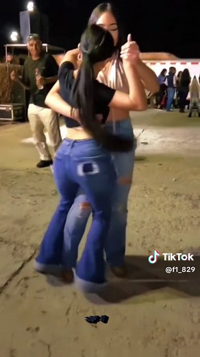 The dance is called huapango 🥵 ib:@leo // #velocity #edit #videostar #foryou #velocityedit #xyzbca #videostarpro #vspro #vspedit #huapango #huapangodance