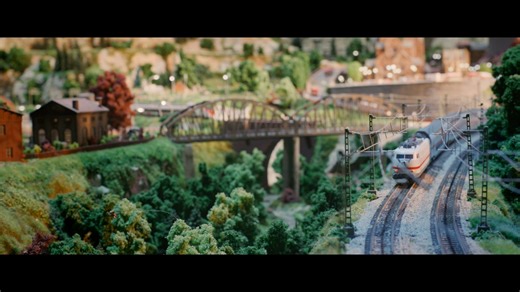 Erlebe im #Märklineum den Mythos der Marke Märklin und ihrer Produkte. Gehe auf eine Zeitreise durch über 165 Jahre einer faszinierenden Firmenentwicklung – von einer kleinen Fabrik für Blechspielwaren für Mädchen zum weltweit bekannten Produzenten von hochwertigem Metallspielzeug. Das Märklineum hat seit 3 Jahren seinen Sitz direkt neben dem #Märklin Werk in #Göppingen. | Märklin