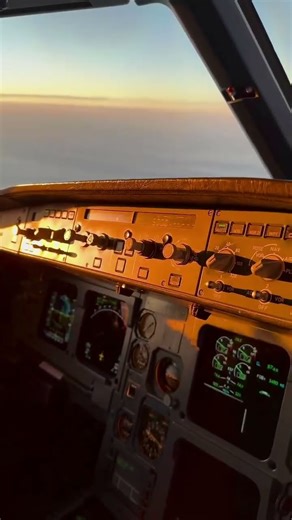 👨‍✈️ Pilot’s View on the Airbus A320 ✈️🔥 This Is How the Sky Looks from the Cockpit! #aviation