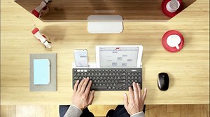 5.4K views · 76 reactions | El teclado Logitech® K780, además de facilitar tu trabajo diario pasando de un dispositivo a otro con un sólo click, ha ganado varios premios por su diseño | Logitech | Facebook