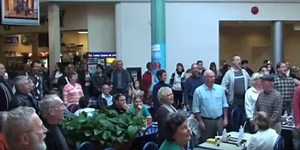 Why this Hallelujah Choir in a food court was more than just a "flash mob"--Aleteia
