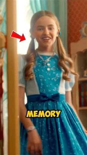 No one noticed this about Holly Wheeler look😨