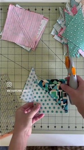 Marking half square triangles #quilting #quiltingtutorial #sewing