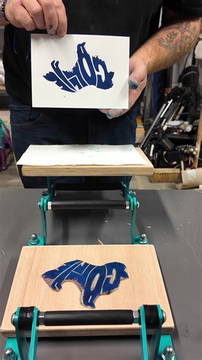 The most satisfying part of the process… the Peel and Reveal! There’s nothing quite like lifting that paper and seeing the final design come to life. What do you think of these designs? 👀 You may have heard that we've got a HUGE Black Friday Sale coming your way soon... COMMENT 'POOKICLUB' below to get early access to exclusive deals! #pookipresses #printingpress #printmaking #peelandreveal #handprinted | Pooki Presses