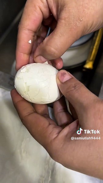 How to boiled and Peel Egg Perfectly 😋🔥 #foryou #foryourpage #samiullahfoodsecrets #egg #boiledegg