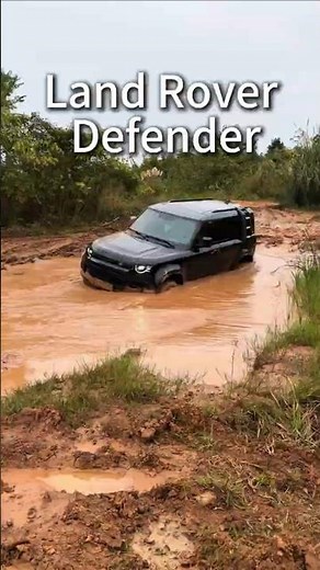 See how the Land Rover Defender escapes the swamp #landroverdefender