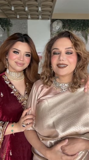 Sarah Khan on Instagram: "MY FAV @flickacosmetics Want glow without the extra steps? The Silk touch Moisturizer + Primer hydrates deeply while blurring pores for a smooth, flawless base. Flicka Cosmetics, Silk Touch Moisturizer, Makeup Product Recommendation, Flawless Base Recommendation, Skin Preparation, Mumbai Makeup Artist, Makeup Educator, Pro Tips, Professional Makeup #productrecommendation #viralmakeupproduct #flicka #flickacosmetics #silktouch #makeupartist #skinprep #viralmakeupreels #p