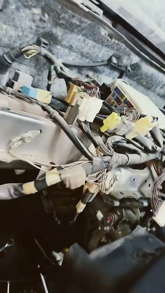 Toyota Yaris 2015 body control module and fuse box location 👍🏻 ￼