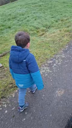 Jean Berghaus Harris on Instagram: "Have a Holly Jolly Christmas! 🎶 ❤️🎄"