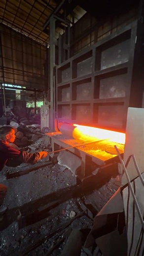 Inside the forging factory the swaging working hard with machine #process #forging #machine #iron