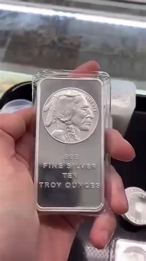 Since 1973, SilverTowne Mint has been crafting premium silver bullion in Winchester, Indiana, with a commitment to the highest quality standards. Our Buffalo Silver Bar embodies the essence of American heritage, featuring iconic Native American chief portraits and "Black Diamond" the bison. Perfect for collectors and investors alike, these 10oz bars not only offer a glimpse into history but also serve as a valuable asset for the future. 👉👉 Order yours today and add a piece of American legacy t
