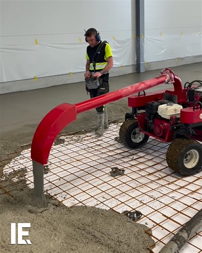 Watch as this advanced cement machine lays down a flawless, even layer. | Interesting Engineering