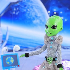 Barbie Alien and Her Baby / 10 Miniature Barbie Doll DIYs | Lalilu