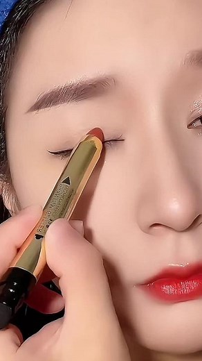 #BeautyTips: Easy Eye Shadow Tutorial - Learn How to Create Stunning Eye Looks