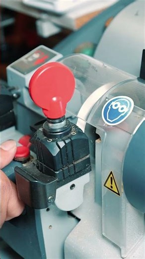 quality Key locksmith Transponder Keys smart fobs emergency lockouts duplicating lost key