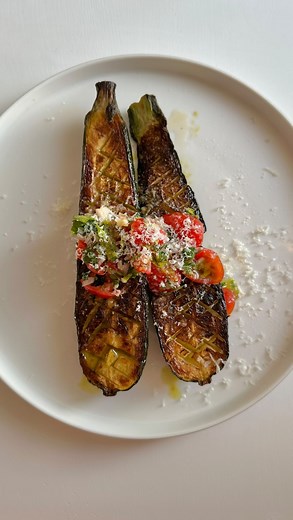 Lou Elsener on Instagram: "Plus jamais je mange les courgettes autrement que comme ca💛 courgette rôties thomas keller #thomaskeller #food #courgettes"