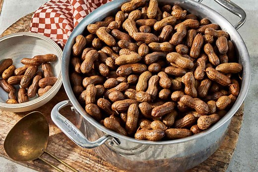 Classic Boiled Peanuts