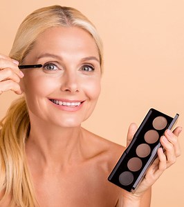 11 Best Cream Eyeshadows For Mature Eyes, As Per A Makeup Artist