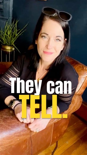 3 OBVIOUS signs you are nervous while talking