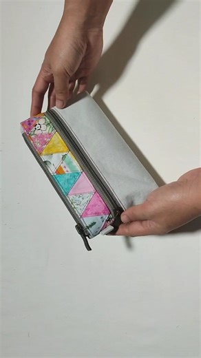 4.5K views · 49 reactions | DIY Patchwork Wristlet Purse #fbreels #sewing #sewingproject #DIYProjects #handmade #sew #patchwork #crafts #diy #diycrafts | DIY Cheng | Facebook